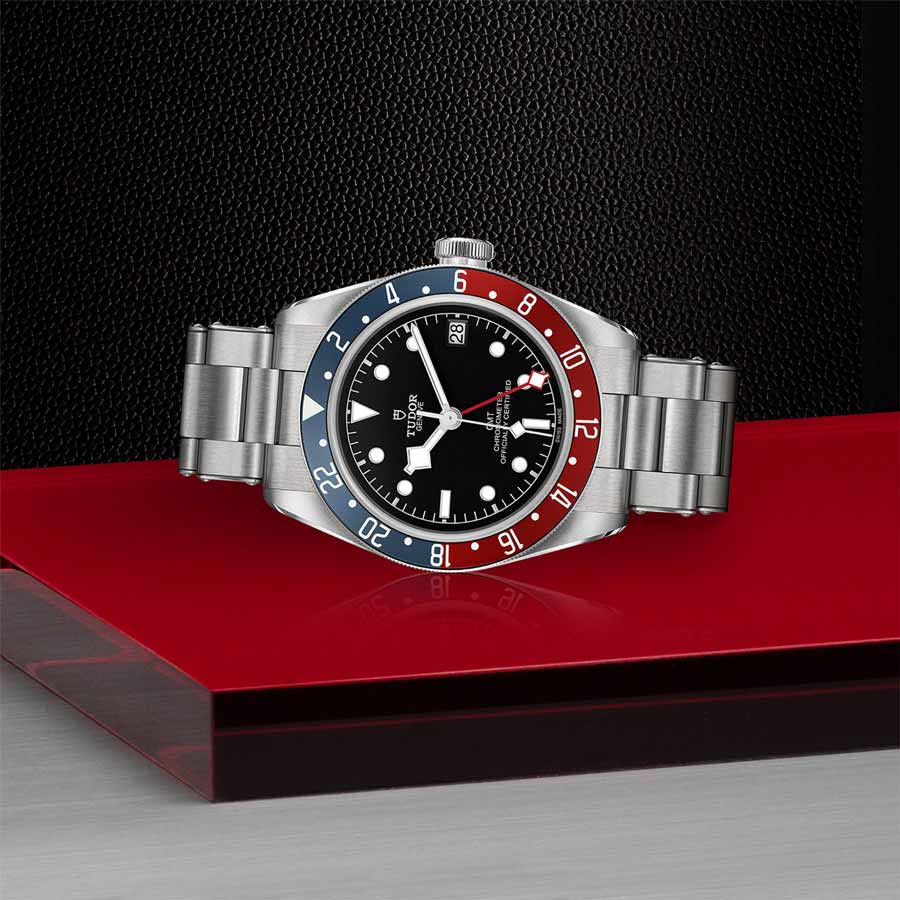 TUDOR M79830RB-0001 laying down