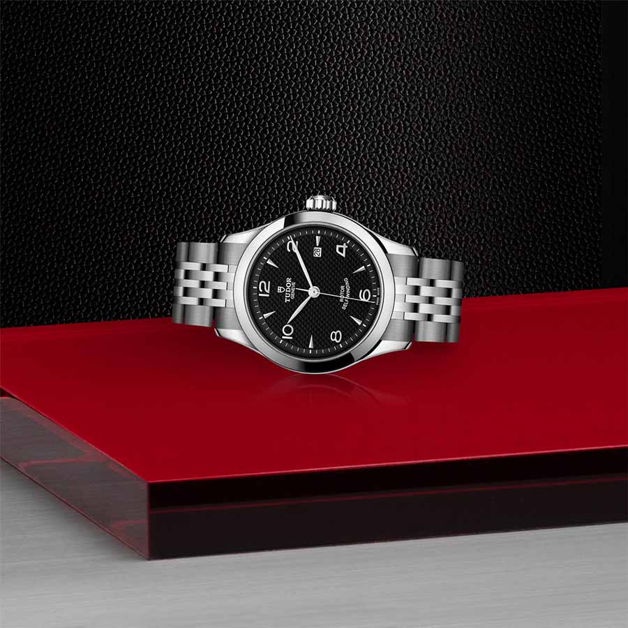 TUDOR M91350-0002 layingdown